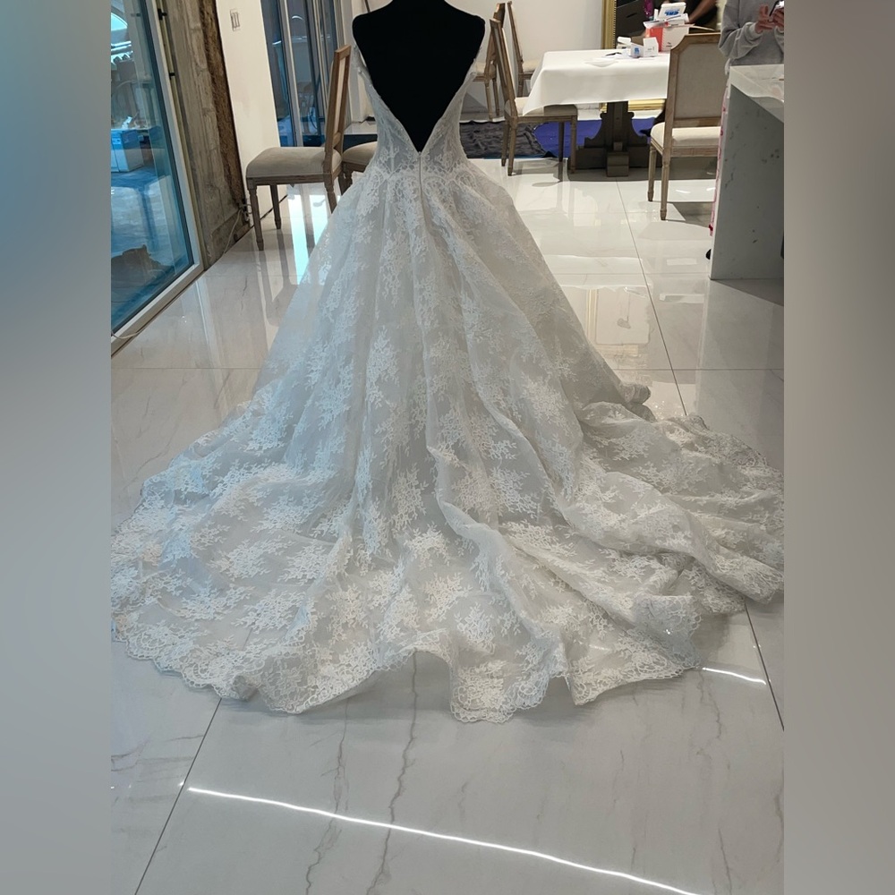 Monique Lhuillier Alexandra White Lace Wedding Dress - Picture 16 of 16